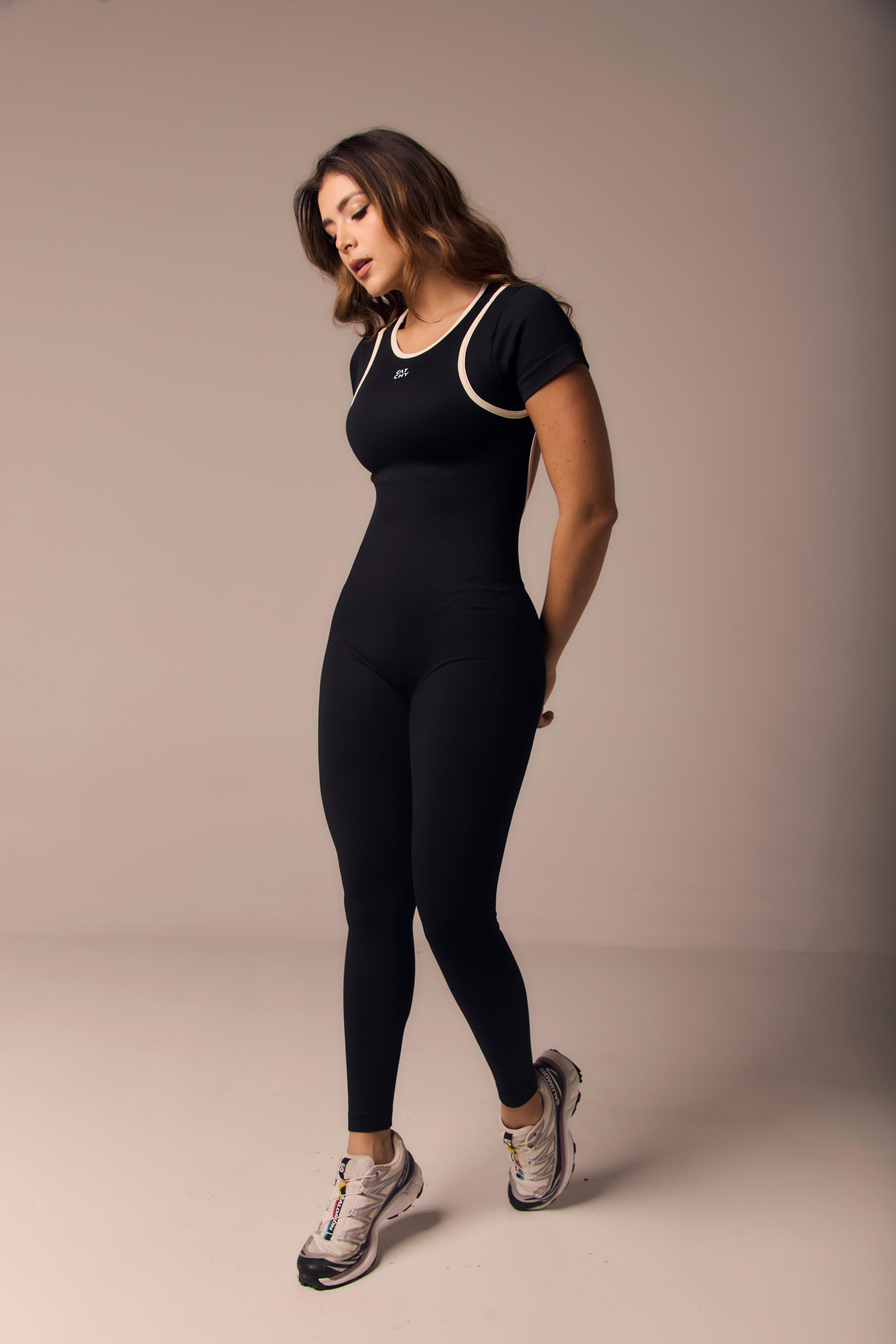 The Contour Suit Negro - Sesgo crudo