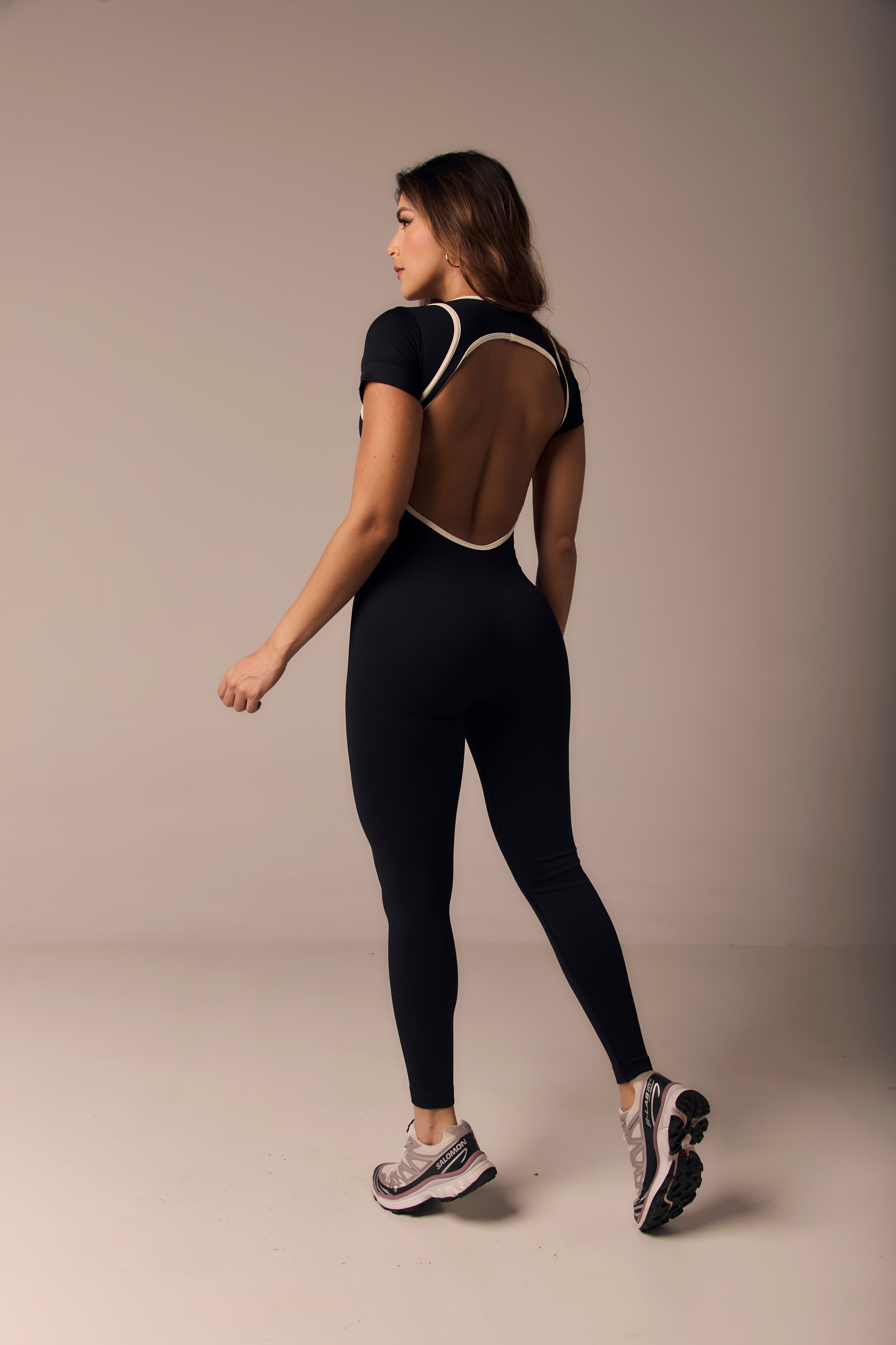 The Contour Suit Negro - Sesgo crudo